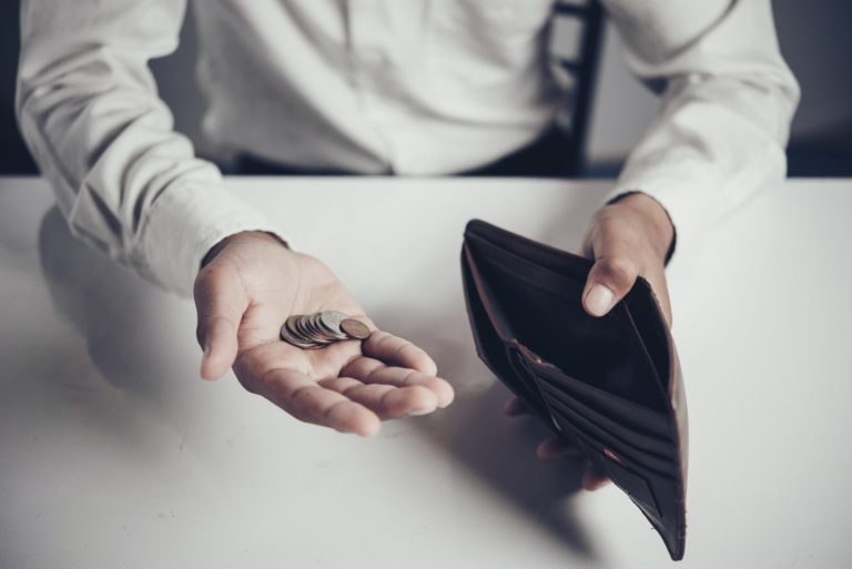 Tips Menghindari Penipuan Keuangan bagi Lansia